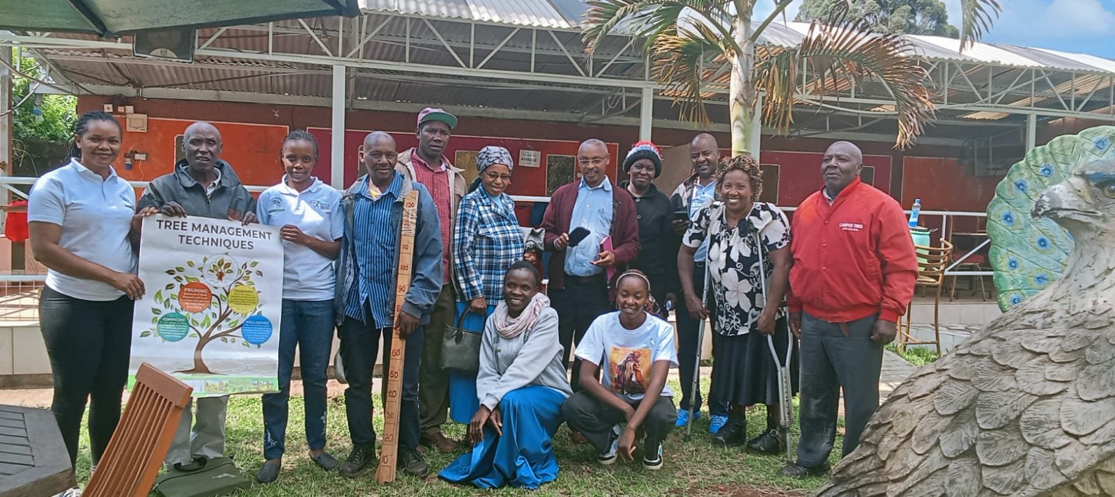 A farmer group at a tree-management-techniques training